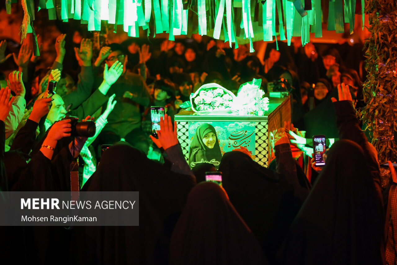 مراسم وداع با پیکر مطهر شهیده «معصومه کرباسی»