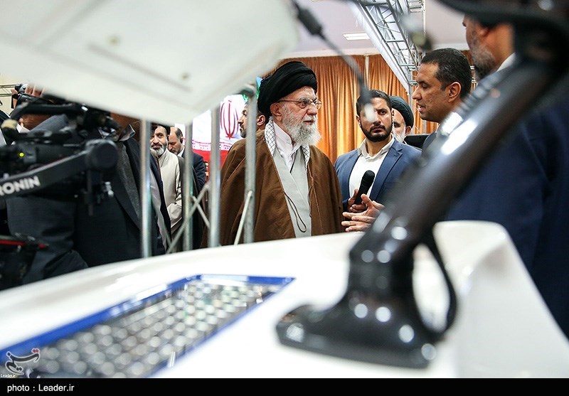 بازدید رهبر انقلاب از نمایشگاه توانمندی‌های بخش خصوصی