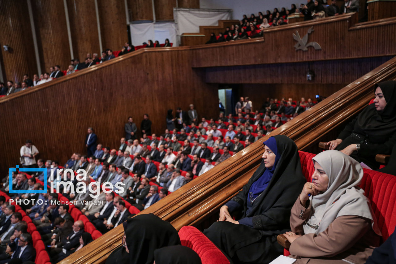 تجلیل از معلمان نمونه کشوری با حضور رئیس جمهور