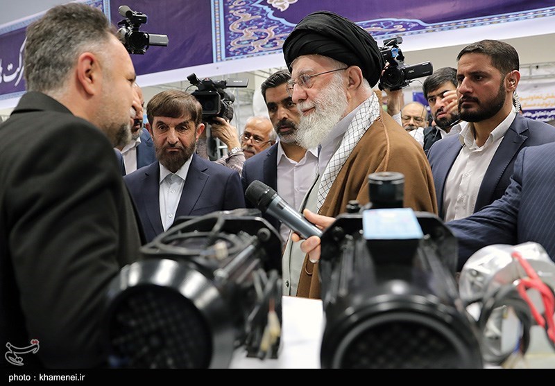 بازدید رهبر انقلاب از نمایشگاه توانمندی‌های بخش خصوصی