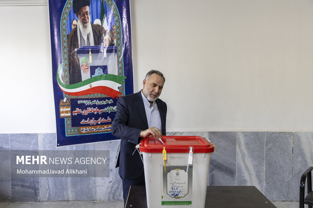 حضور کارکنان ارتش در مرحله دوم چهاردهمین انتخابات ریاست جمهوری