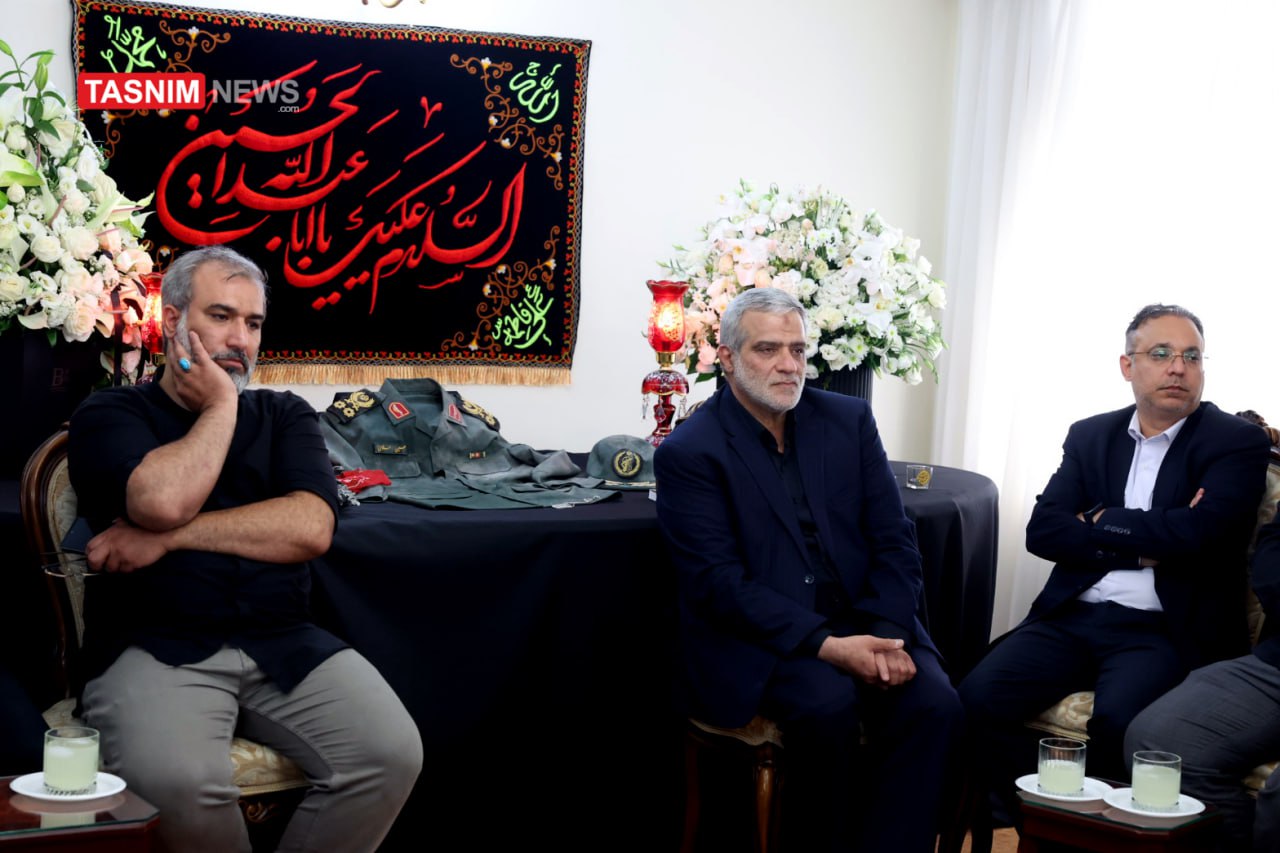 دیدار جمعی از مدیران رسانه‌های کشور با خانواده شهید سلامی