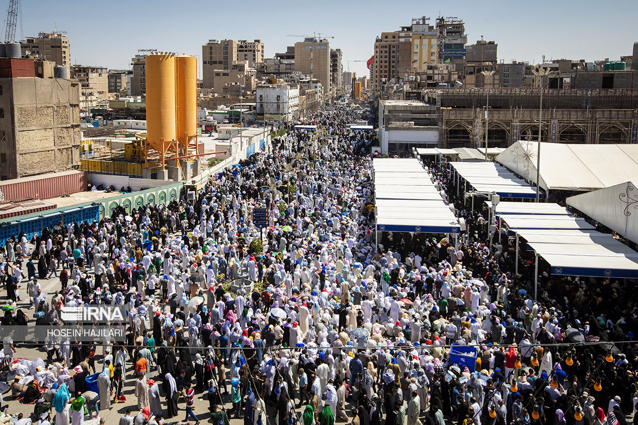 قرائت دعای عرفه- بین الحرمین