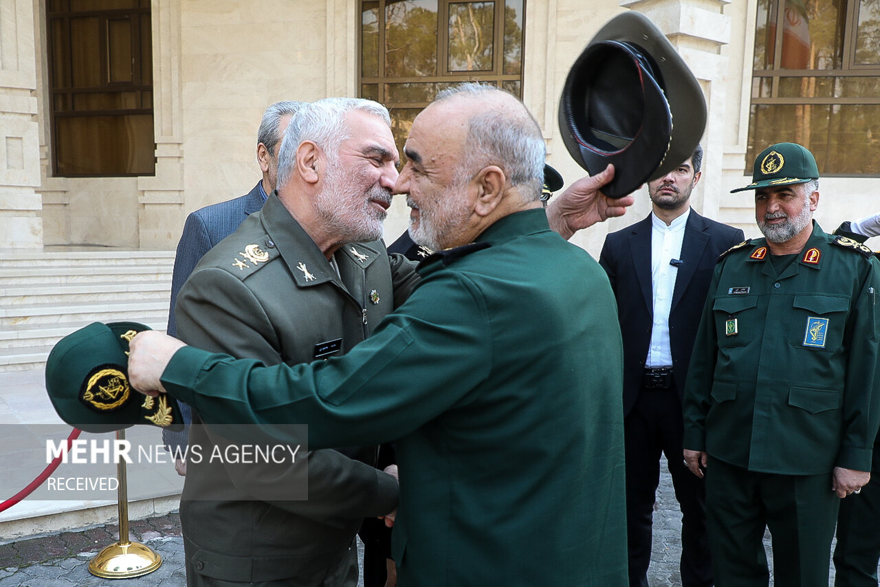 دیدار صمیمانه فرماندهان ارتش با سپاه