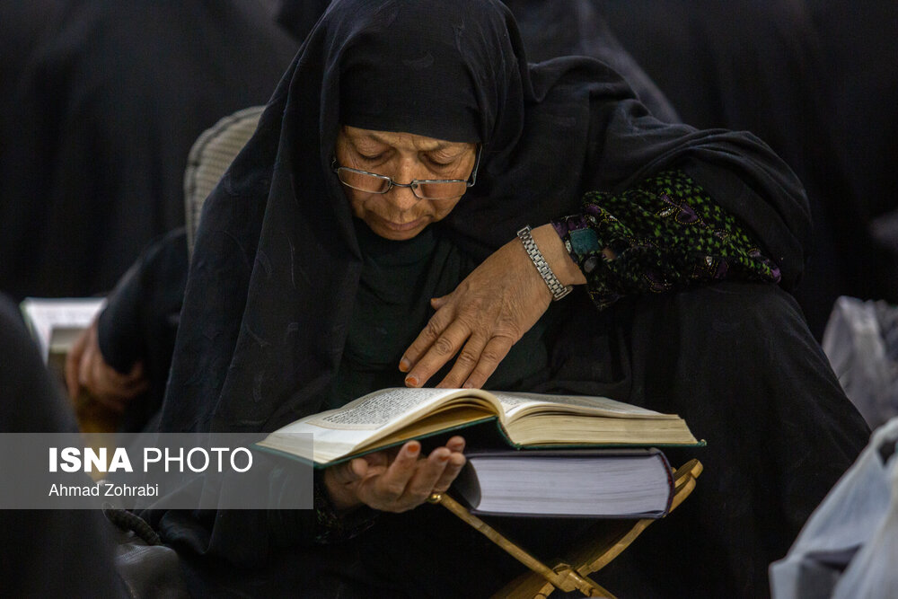 جزء خوانی قرآن کریم در حرم حضرت فاطمه معصومه