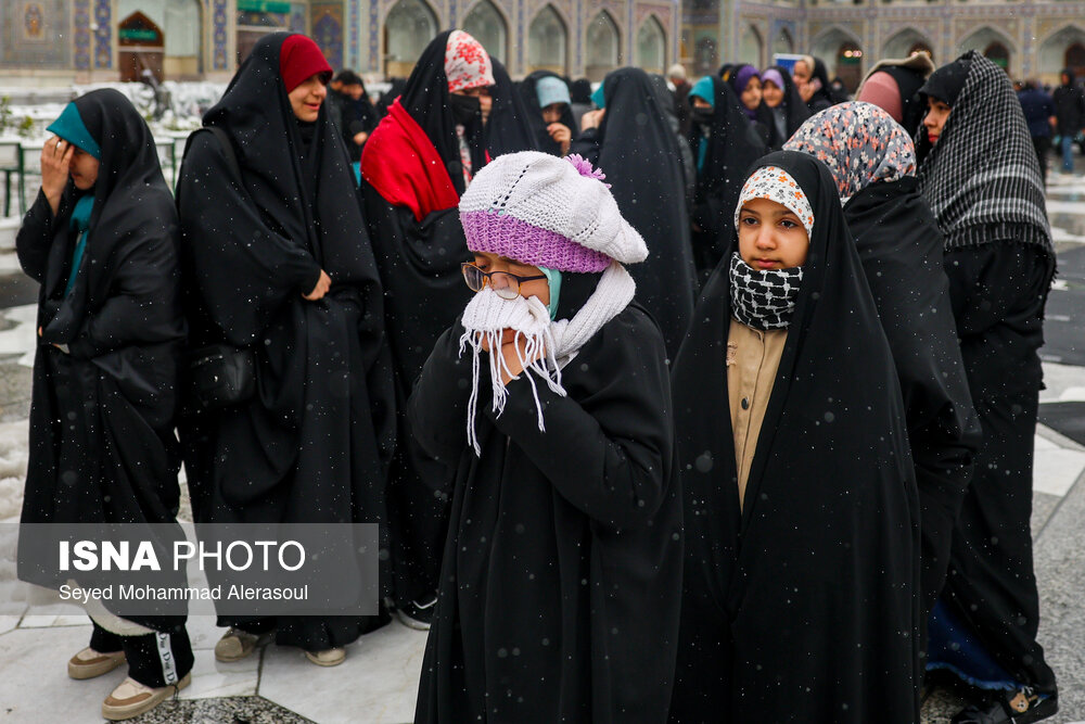 بارش برف در حرم مطهر رضوی