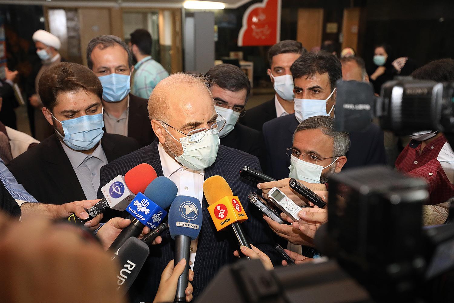 قالیباف در جمع خبرنگاران خانه ملت 