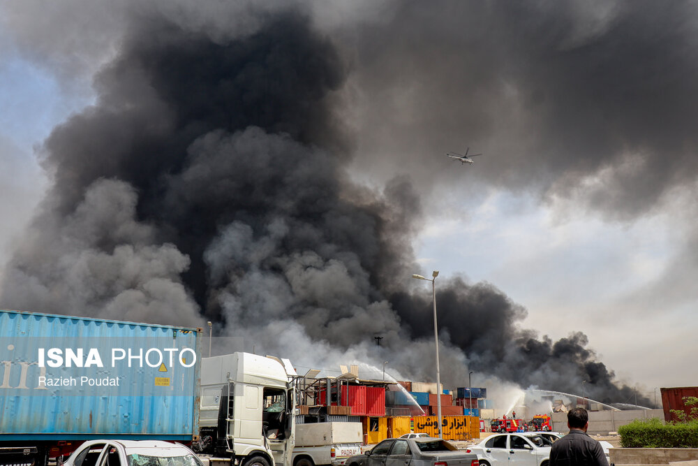 اطفا حریق در «اسکله شهید رجایی» در بندرعباس
