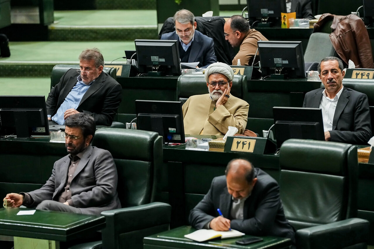 حضور امیر موسوی و عراقچی در جلسه غیرعلنی مجلس