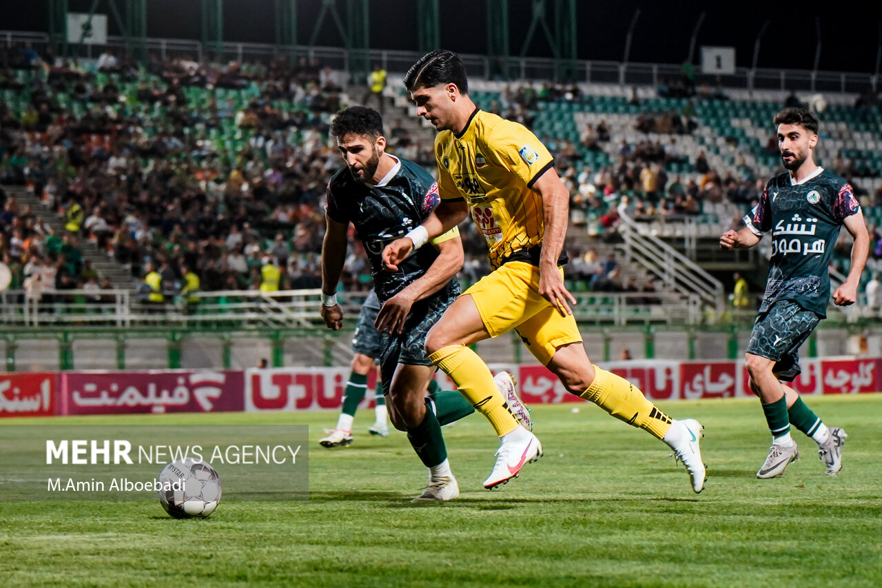 صحنه های دیدنی بازی ذوب‌آهن و سپاهان