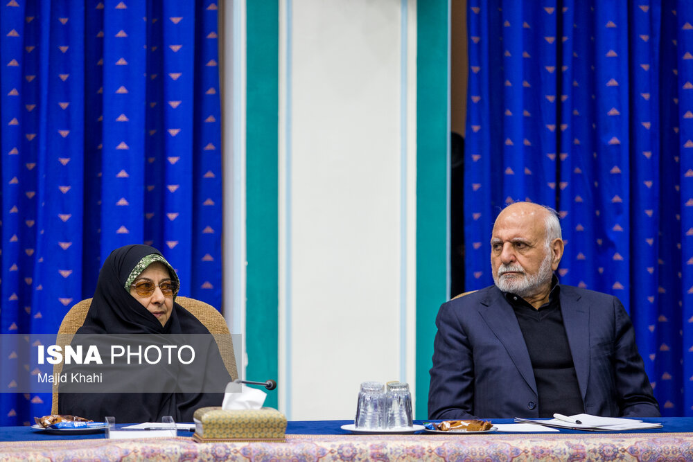 دیدار اعضای ستاد گرامیداشت دهه فجر با رئیس جمهور