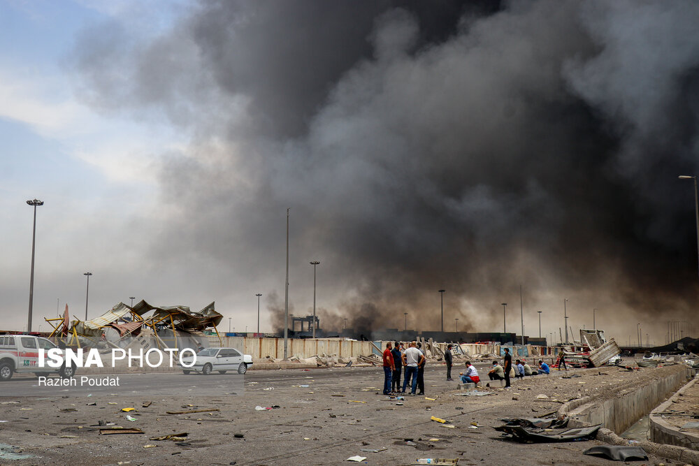 اطفا حریق در «اسکله شهید رجایی» در بندرعباس