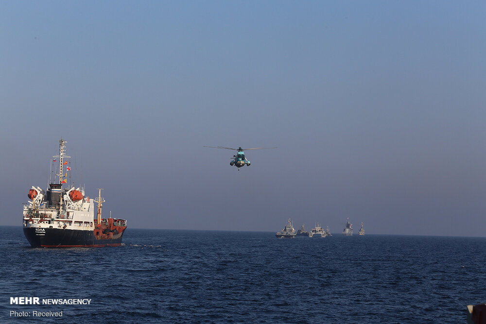 رژه یگان های شرکت کننده در رزمایش مرکب امنیت دریایی 