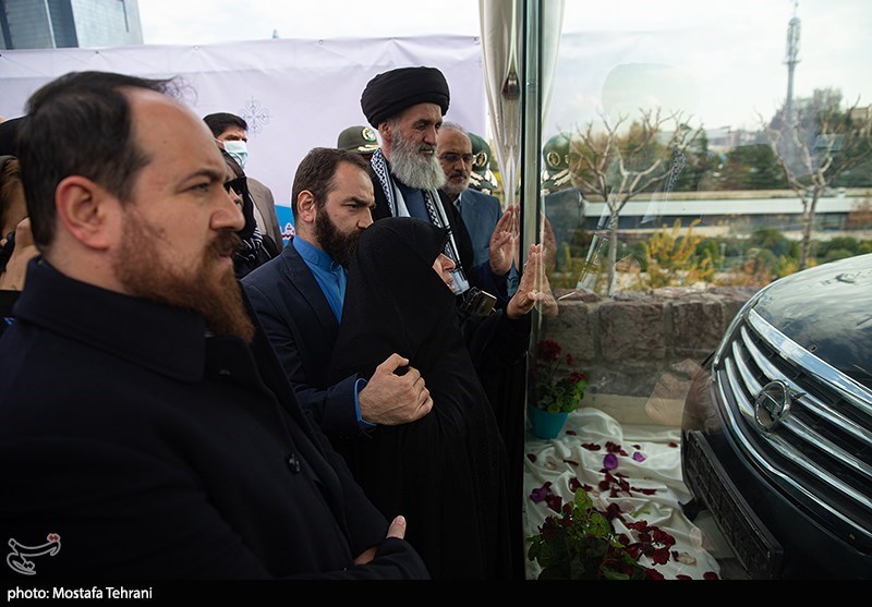  آیین رونمایی از خودروی شهید فخری زاده