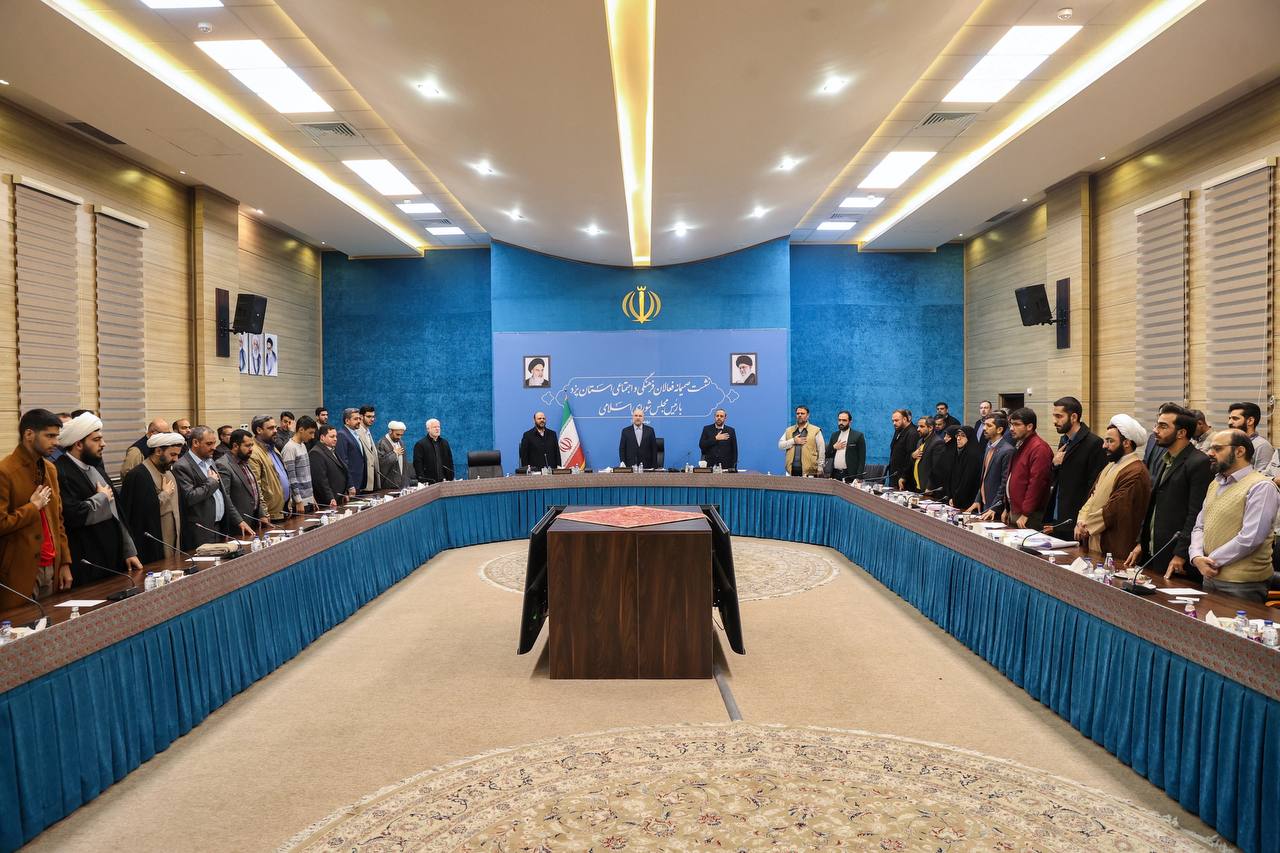 نشست صمیمانه فعالان فرهنگی و اجتماعی استان یزد با قالیباف