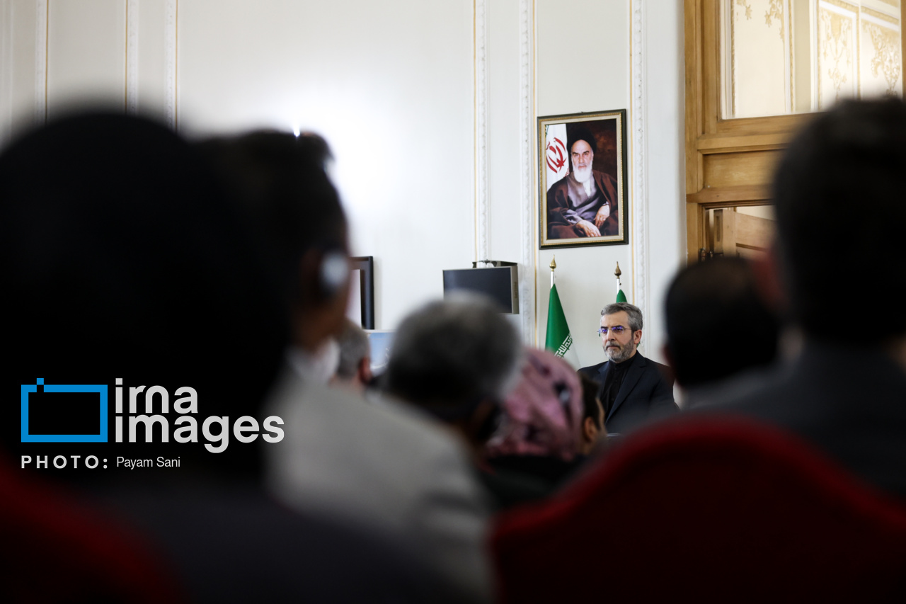 نشست سرپرست وزارت خارجه با سفرا 