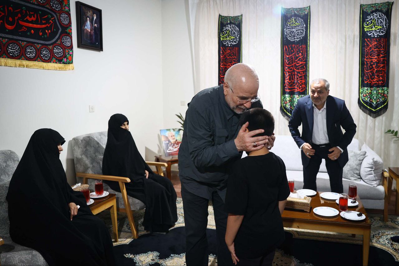 ضور قالیباف در منزل سرلشکر شهید محمد کاظمی