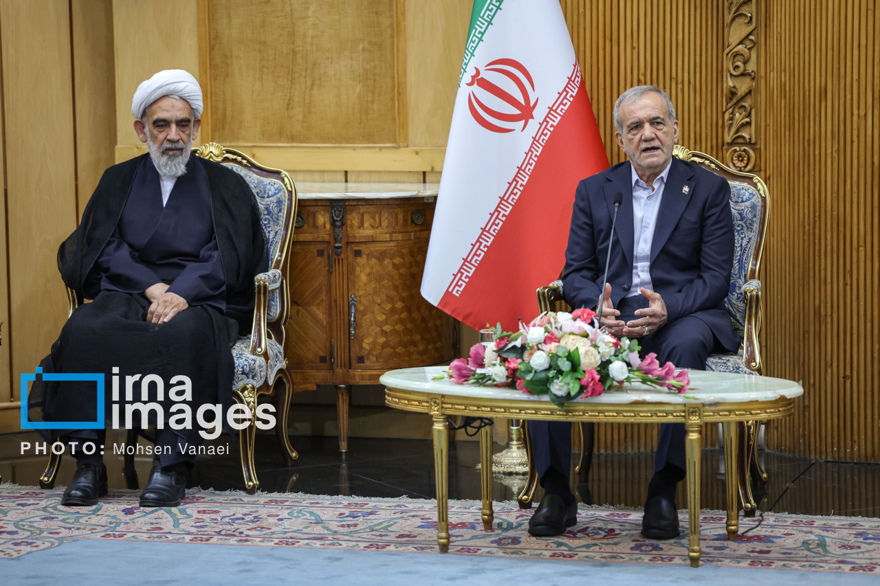 تصاویر بدرقه رئیس‌جمهور در سفر به پاکستان