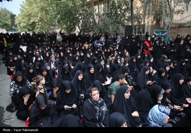 مداحی مهدی رسولی در یک محله خاص