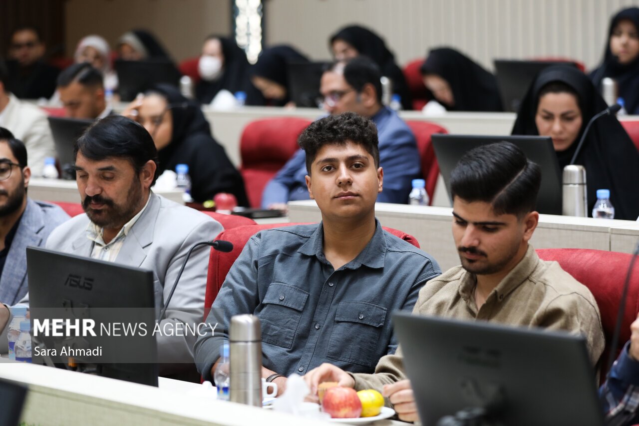 نشست هم اندیشی نخبگانی با حضور مقامات