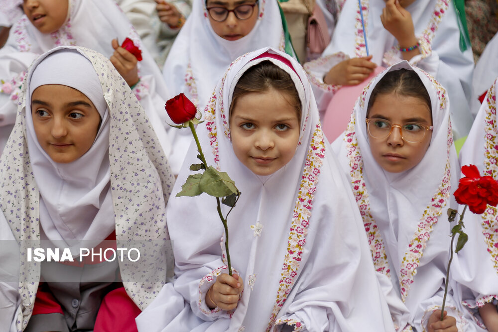 جشن تکلیف دختران در حرم مطهر بانوی