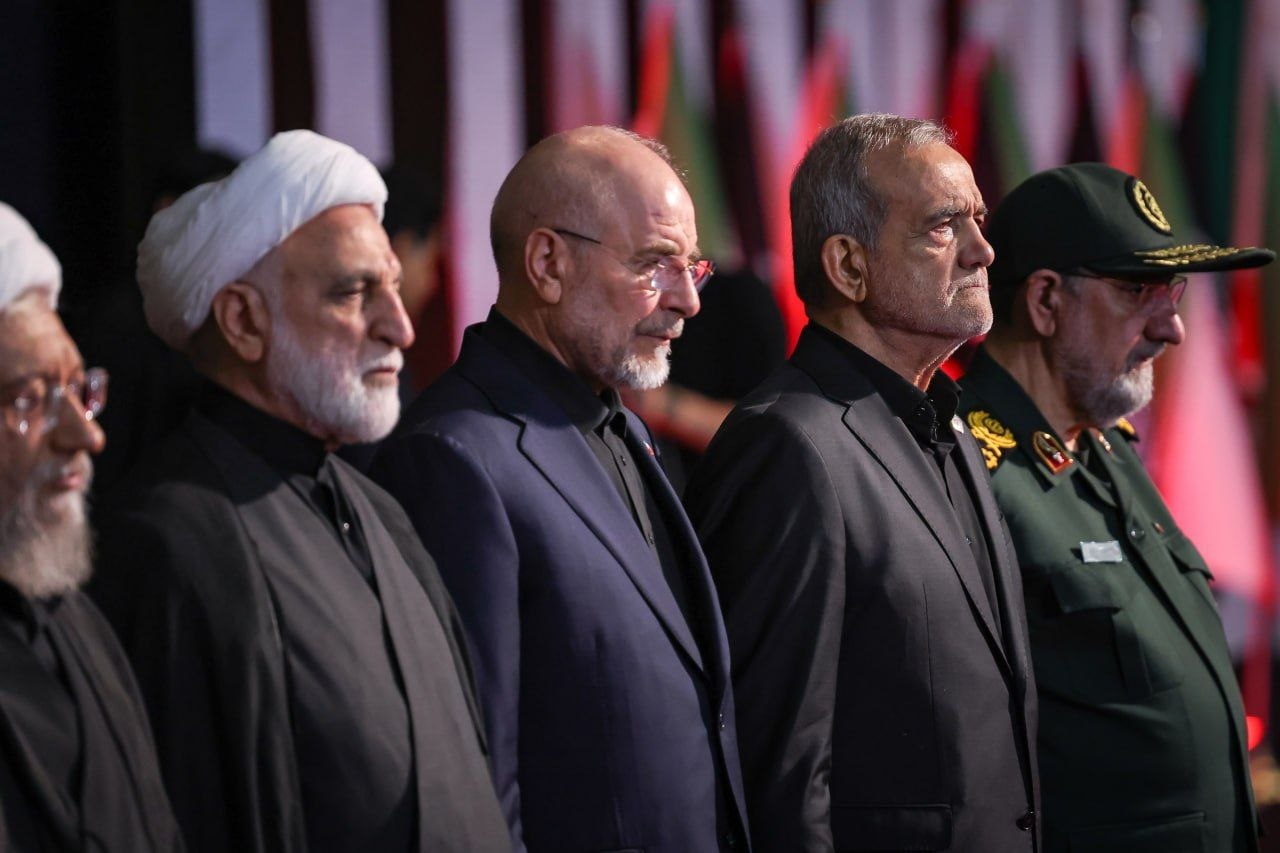 حضور سران قوا در مصلای تهران