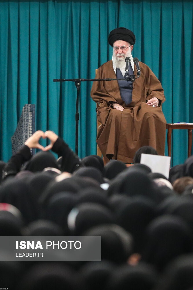 دیدار هزاران نفر از زنان و دختران با رهبر انقلاب