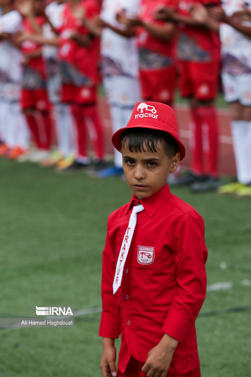 لیگ برتر فوتبال- تراکتور و استقلال