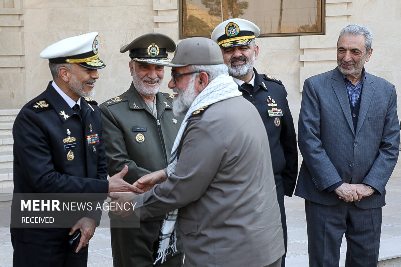 دیدار صمیمانه فرماندهان ارتش با سپاه