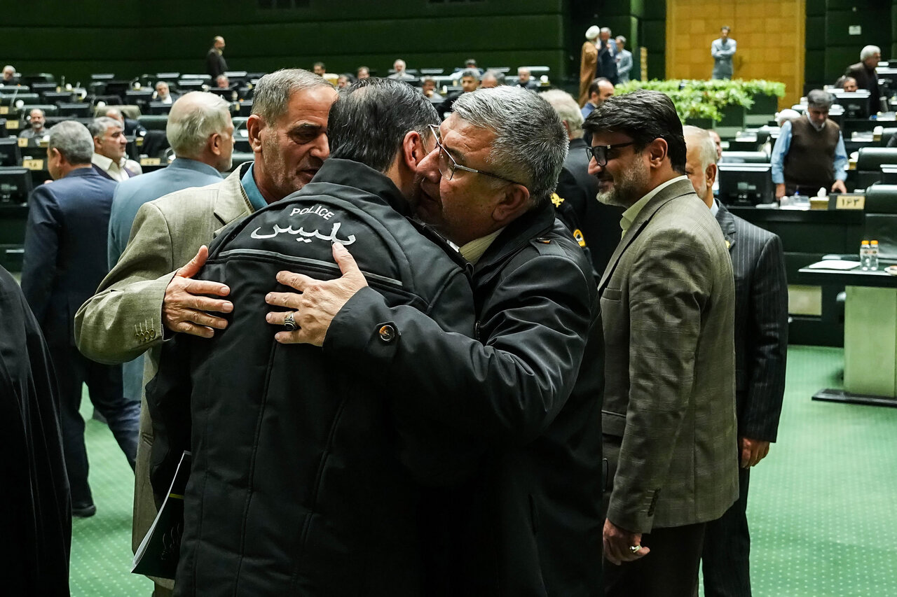 نشست غیرعلنی چهارشنبه ۱۷ دی