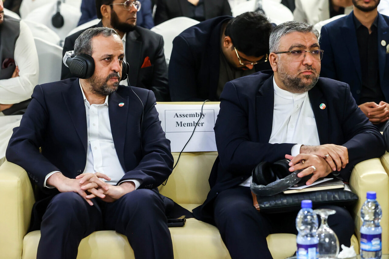 نشست قالیباف با فعالان اقتصادی پاکستان و ایران