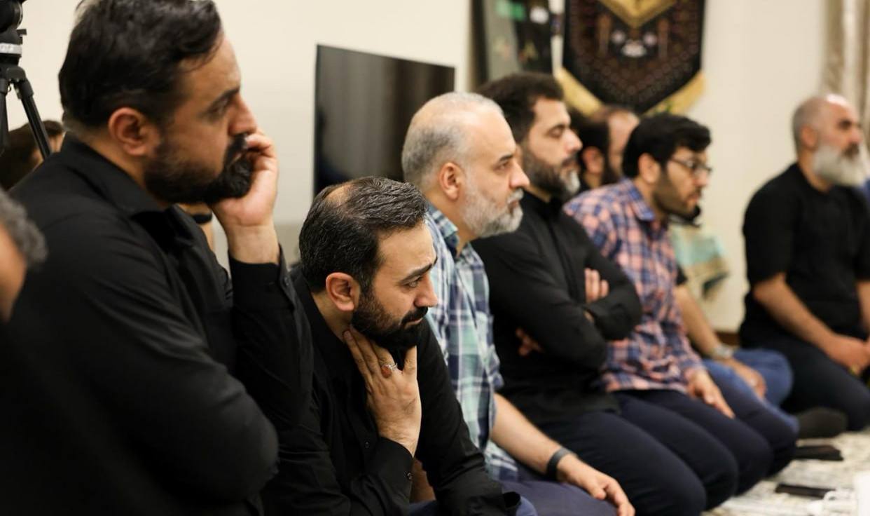 حضور اصحاب رسانه در منزل فرمانده گمنام موشکی