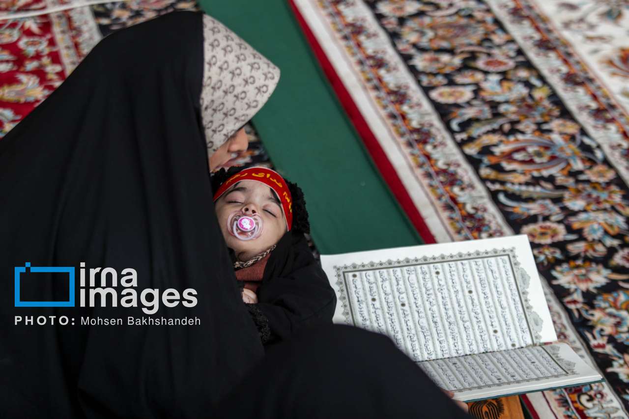 جزء خوانی قرآن در حرم امام رضا (ع)