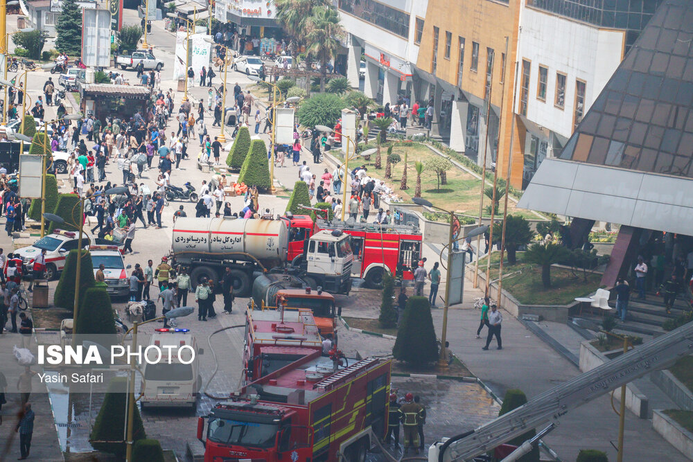 آتش سوزی مهیب در مرکز خرید ونوس - بندرانزلی