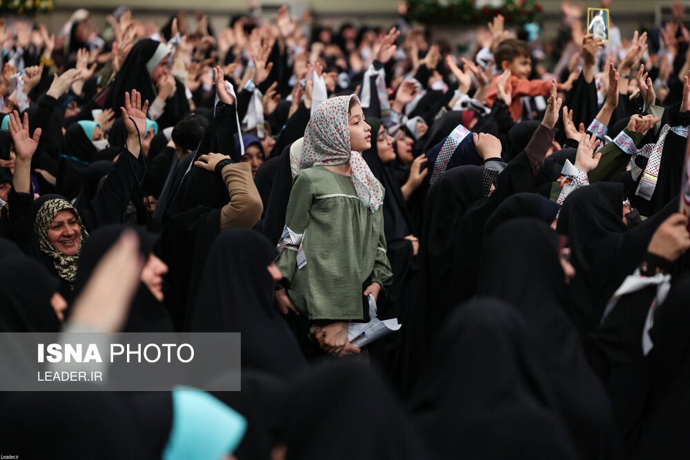  دیدار هزاران نفر از زنان و دختران با رهبر انقلاب
