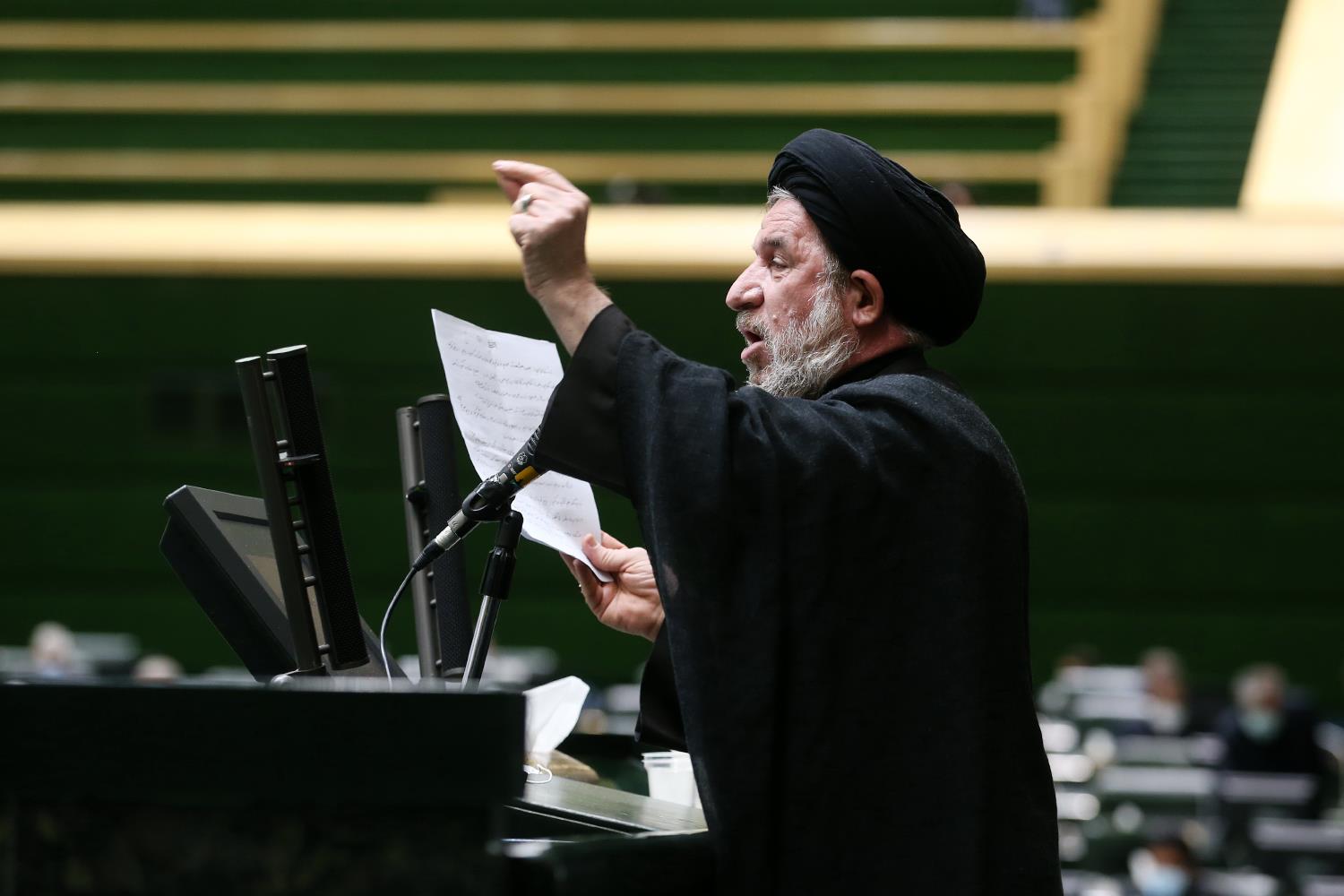 حاشیه های روز اول حضور رئیس جمهور و وزرای پیشنهادی در مجلس