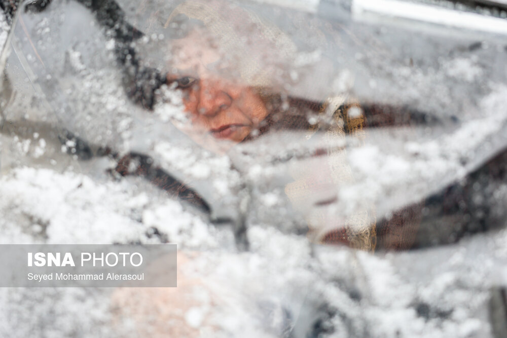 بارش برف در حرم مطهر رضوی