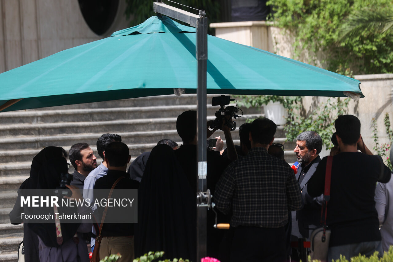 حاشیه جلسه هیئت دولت