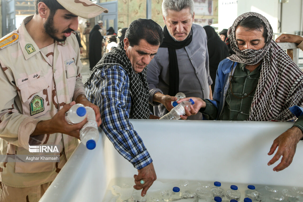 زائران اربعین در مرز مهران