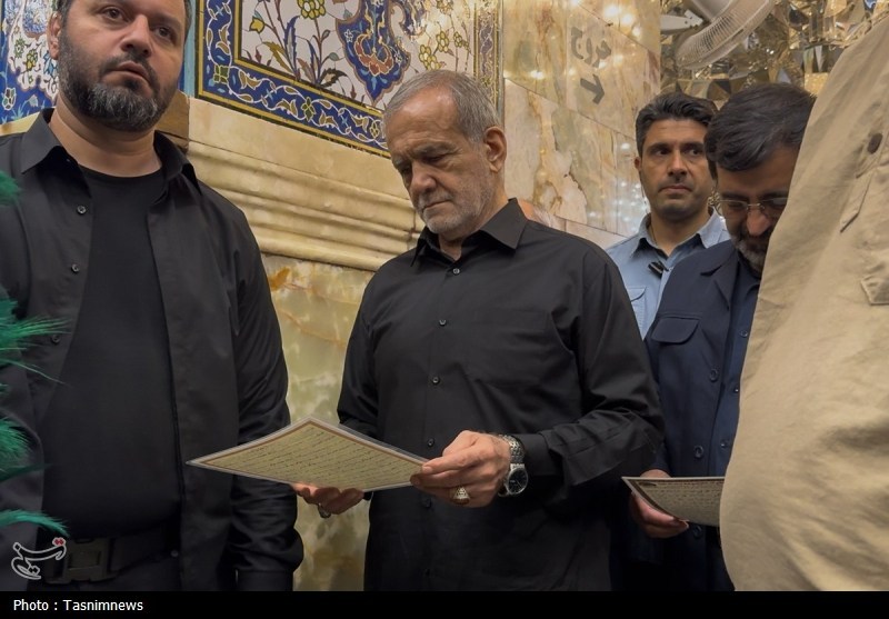 رئیس‌جمهور به زیارت حرم حضرت معصومه(س) مشرف شد