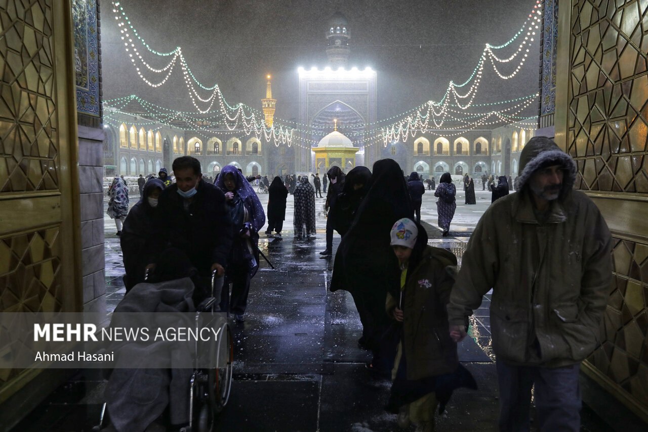 شب برفی حرم امام رضا (ع)