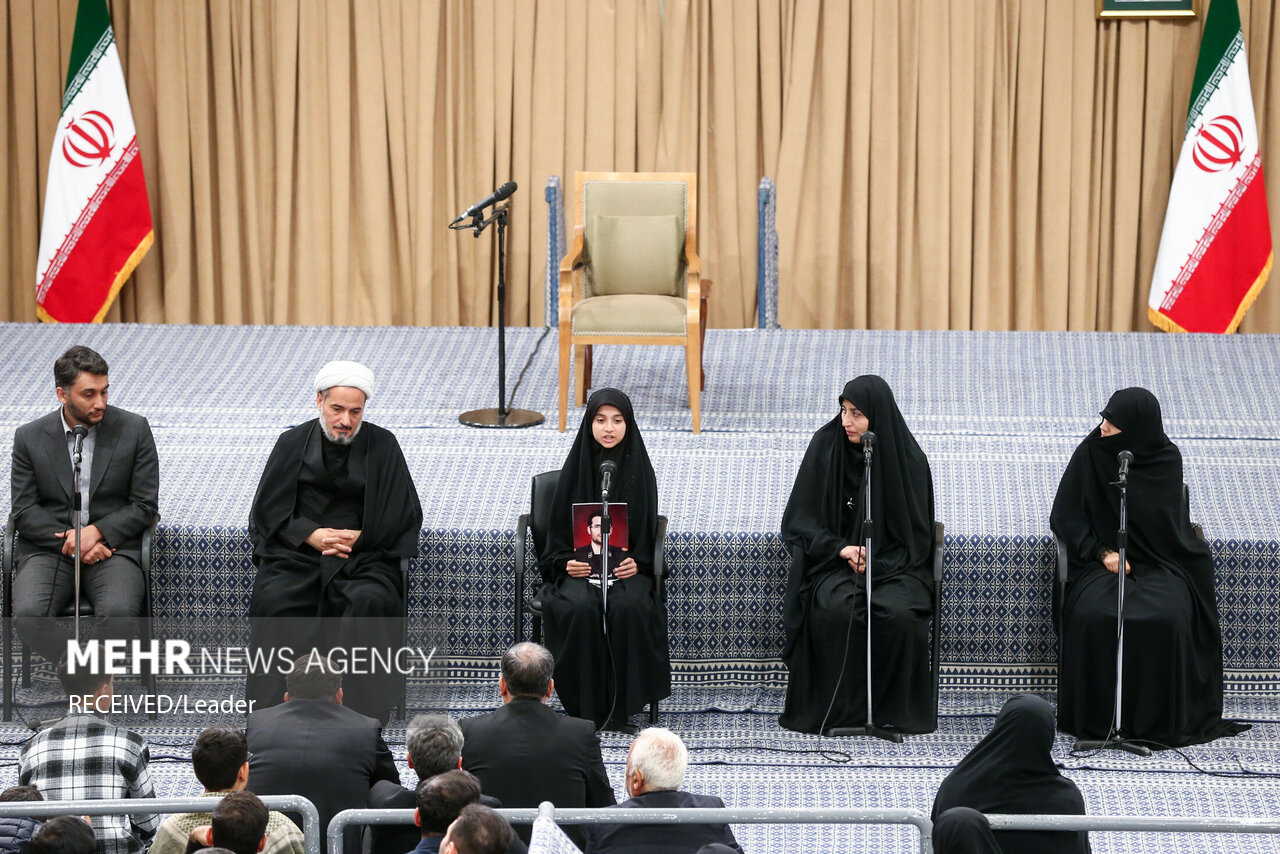 دیدار دانش‌آموزان و دانشجویان با رهبر انقلاب
