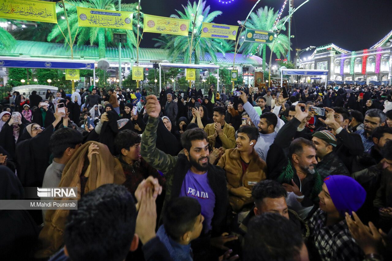 حرم امام حسین (ع) در شب میلاد
