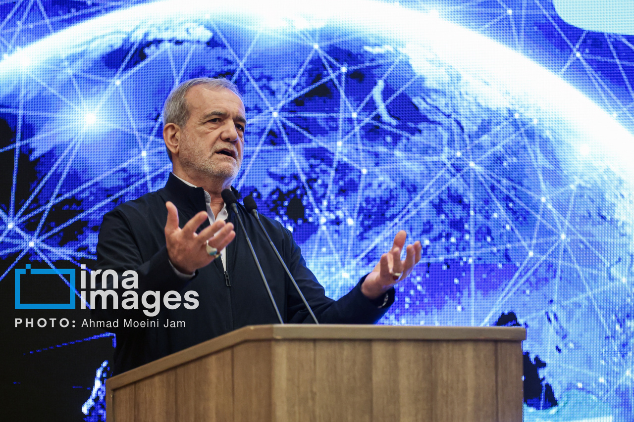 همایش روز جهانی ارتباطات با حضور پزشکیان