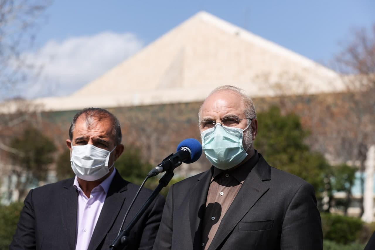 کاشت نهال توسط قالیباف در روز درختکاری