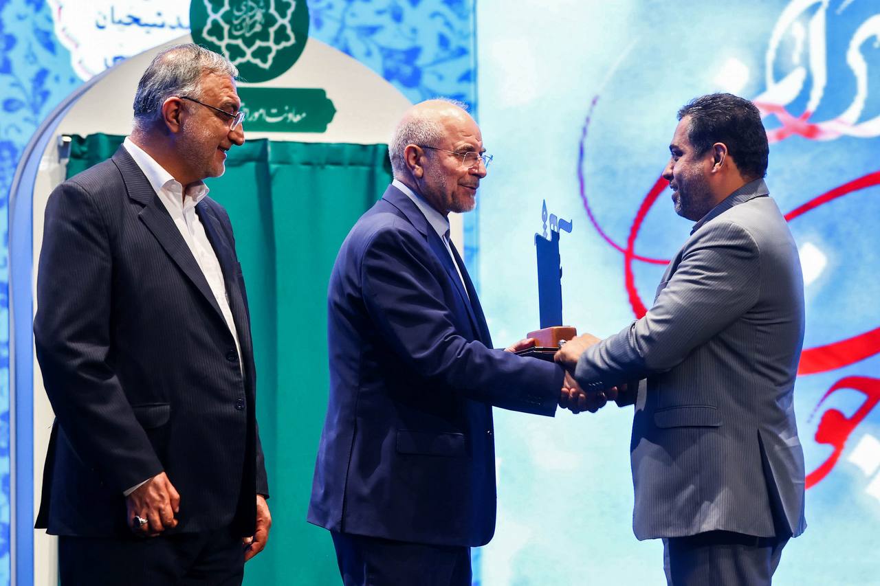 تقدیر از خانواده شهدای جنگ تحمیلی ۱۲ روزه توسط قالیباف 