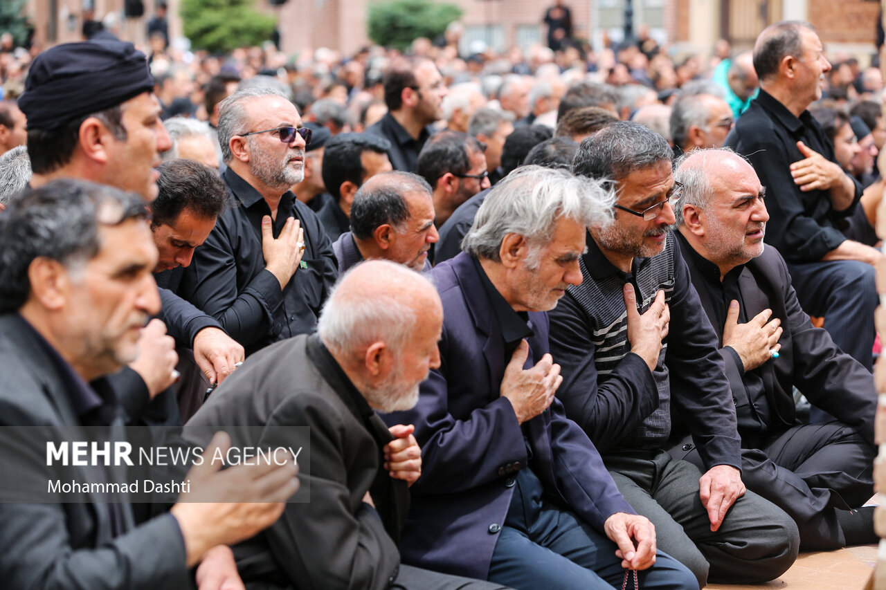 اقامه نماز ظهر عاشورا در اردبیل