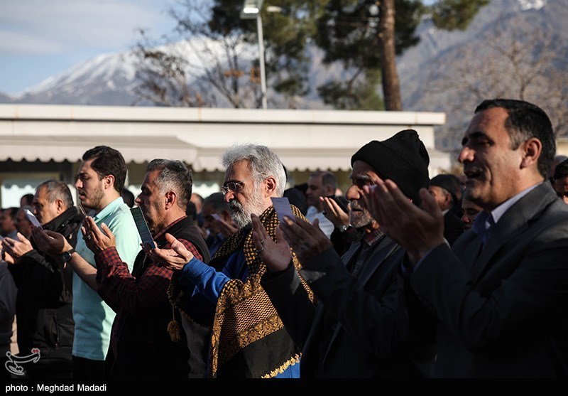 نماز عید سعید فطر در امامزاده پنج تن لویزان