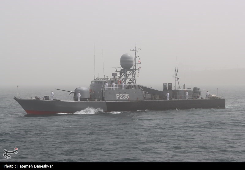 رژه اقتدار بیخ گوش نظامیان آمریکایی در خلیج فارس