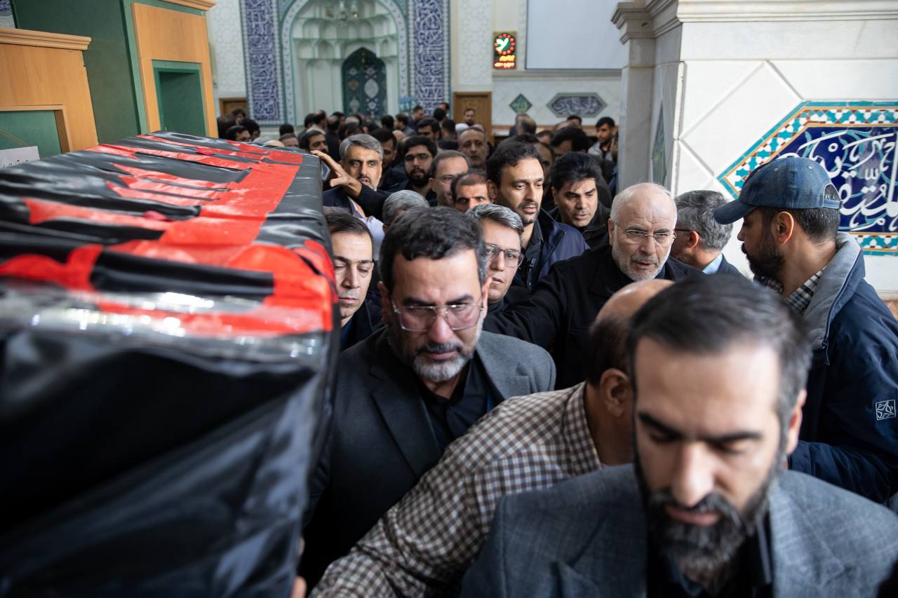 حضور‌ قالیباف در مراسم تشییع همسر و فرزند سقاب اصفهانی 